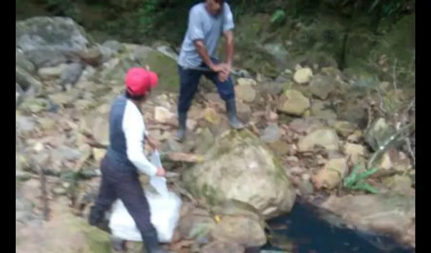 Contaminación del río  Cascajal de La Pintada