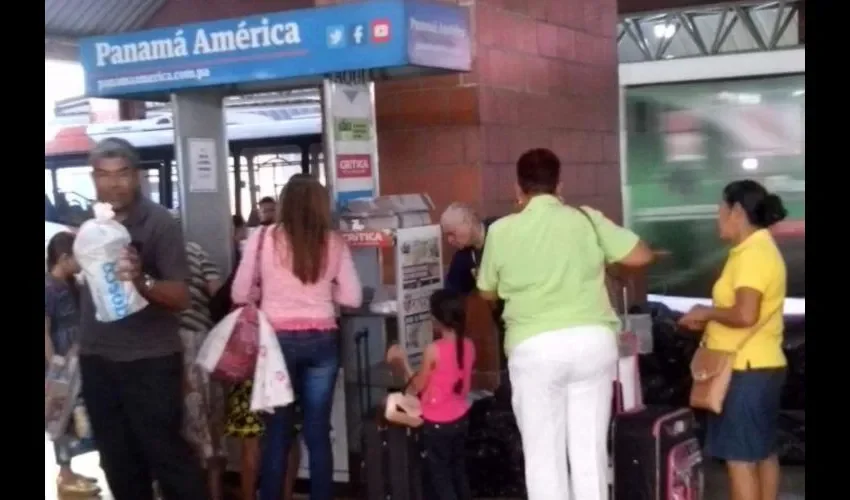 A la vez se enteraban de las noticias. FOTO: CORTESÍA
