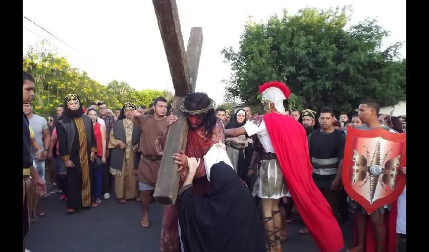Omerick Bustavino ha hecho el papel de Jesucristo por casi 20 años. Thays Domínguez  