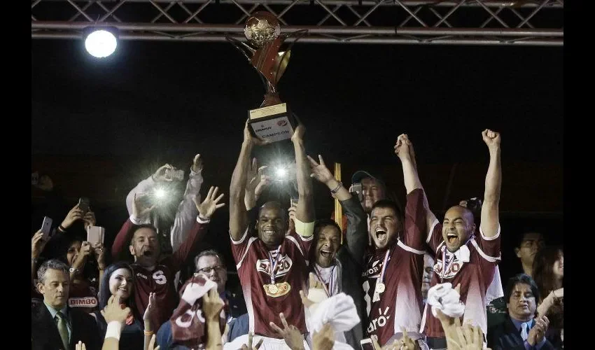 Adolfo Machado es el jugador con más entrega en el Saprissa, según dice su técnico, Carlos Watson. EFE