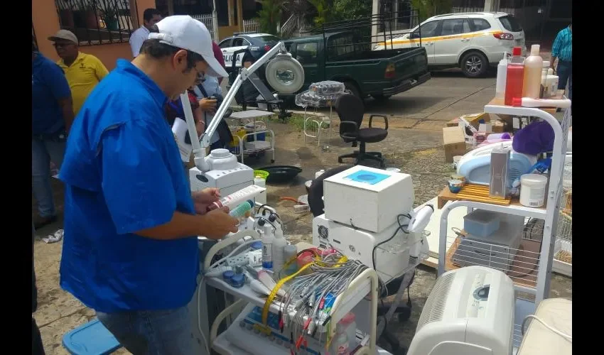 La policía encontró los equipos en un cuarto de la casa, bien acomodados. Fotos: Jesús Simmons