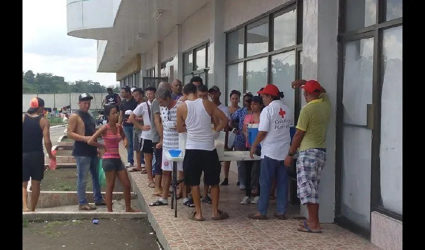 Cubanos se encuentran en albergues temporales. José Vásquez 