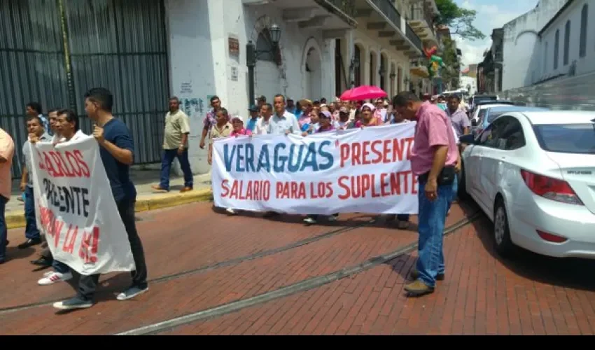 Protesta de representantes suplentes 