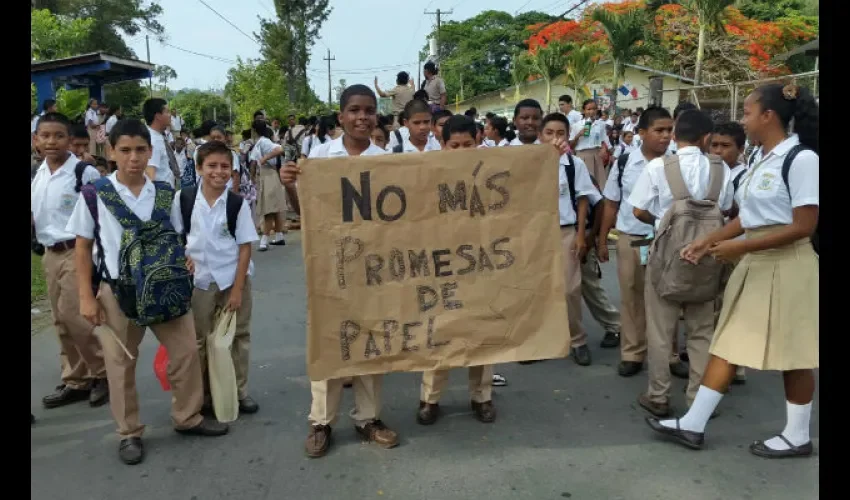 Estudiantes del IPT El Silencio de Bocas del Toro protestan 