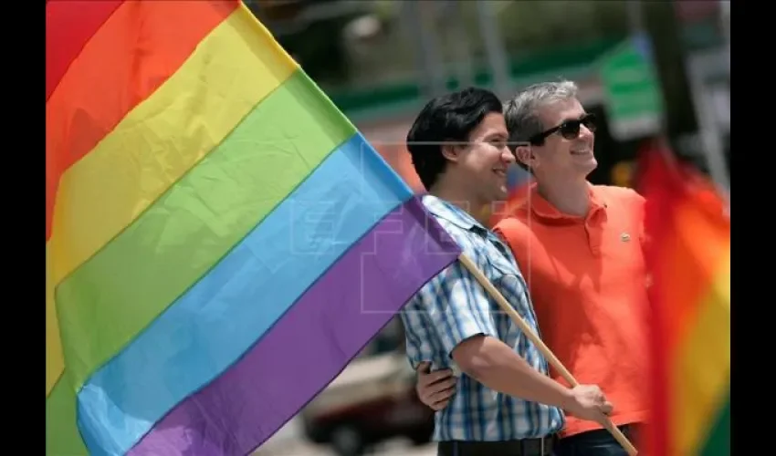 Gay, lesbianas, bisexuales, transexuales . 