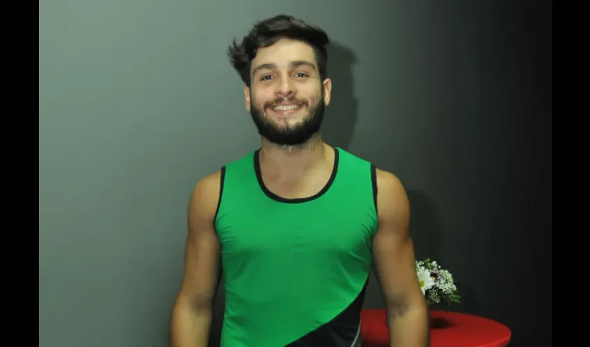 Novio de Amanda. 