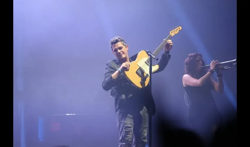 Su siempre fiel guitarra estuvo ahí. Aurelio Suira