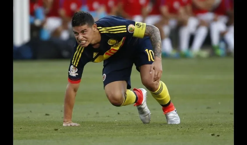 James Rodríguez muestra el dolor. EFE