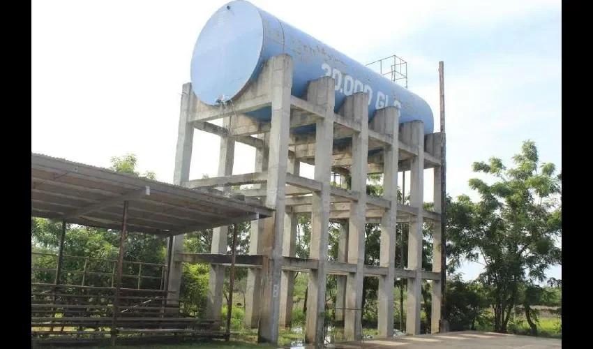 El tanque se encuentra inoperativo y los moradores no tienen agua constantemente. Thays Domínguez 