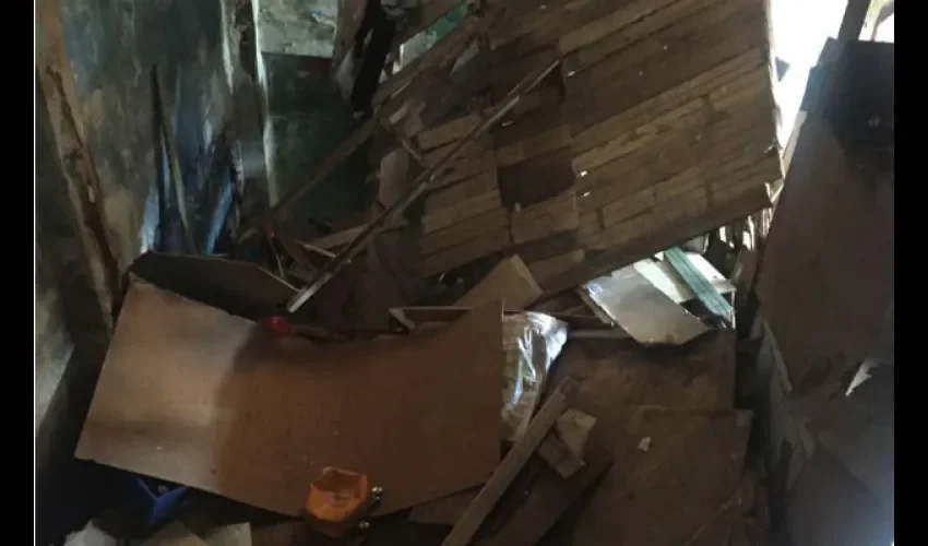 Caserón en Colón se desplomó 