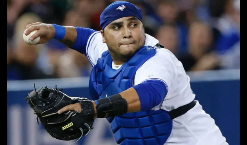 Dioner Navarro retorna a los Azulejos de Toronto. Foto: AP