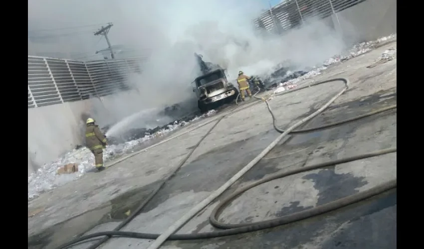 Camión de basura se incendia 