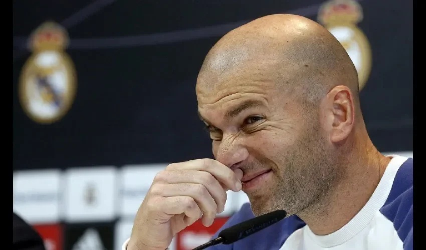 Zidane, pese a todo, tiene los pies en la tierra. Foto/EFE