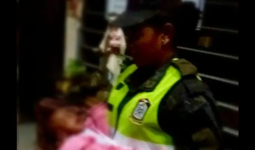 Niña abandonada en la Cinta Costera  