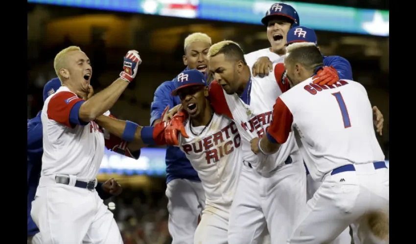 Los boricuas celebran su clasificación a la gran final./ Foto AP