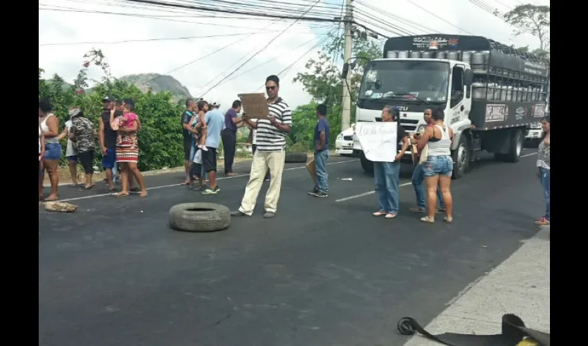 Moradores de Lucha Franco exigen agua 