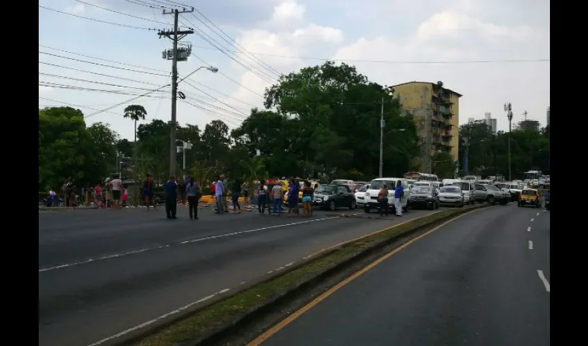 Protesta de residentes de Viejo Veranillo por temas de luz eléctrica 