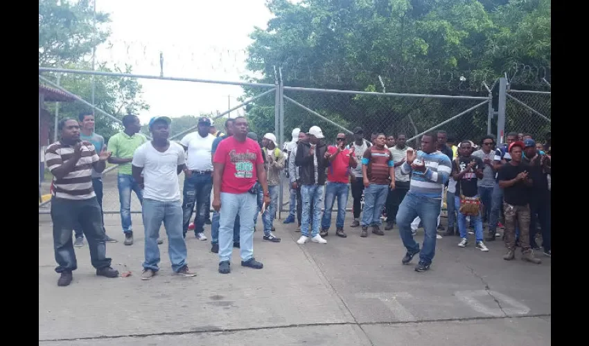 Colonenses protestan por trabajos. 