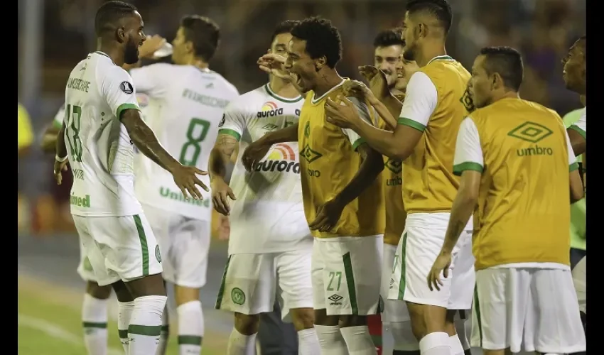 Chapecoense ganó 2-1 en la Libertadores. Foto/AP