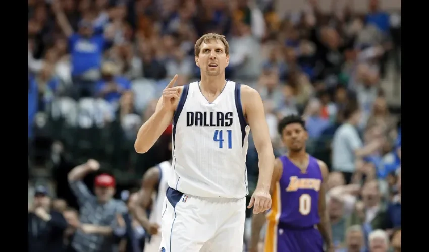  Nowitzki solo había llegado a 20 puntos en cinco partidos. Foto/AP