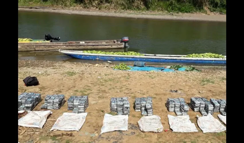 Encuentran supuesta droga en sacos de plátanos en Darién 