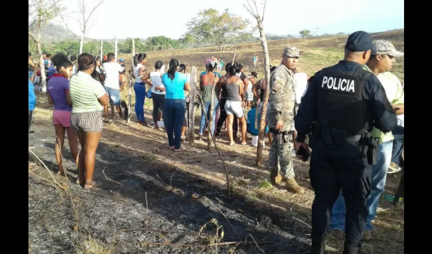 Invasores en Puerto Caimito 