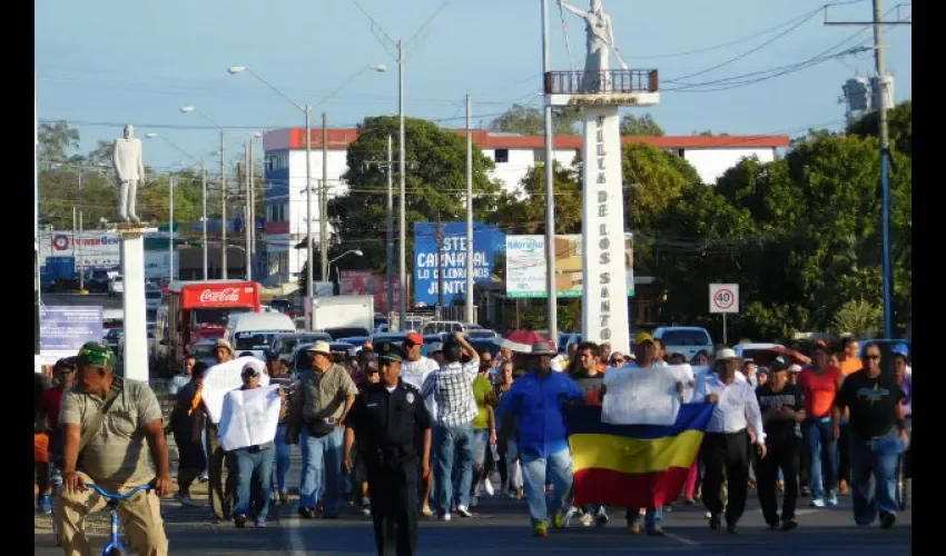  Protestan por humo tóxico del vertedero de Chitré