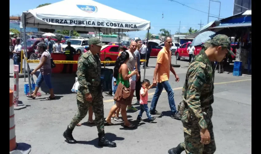 Venezolanos en  Paso Canoas