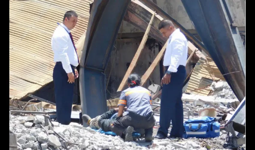 Viga le cae a un hombre mientras trabajaba en Las Tablas 