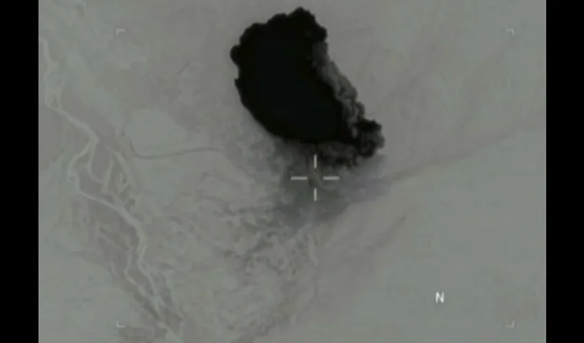 Imagen del video difundido por el El Pentágono  de la bomba detonada en  Achin, Afganistán