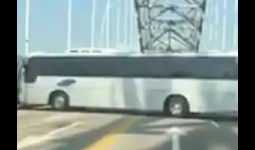 Bus infringió ley en el Puente de Las Américas 