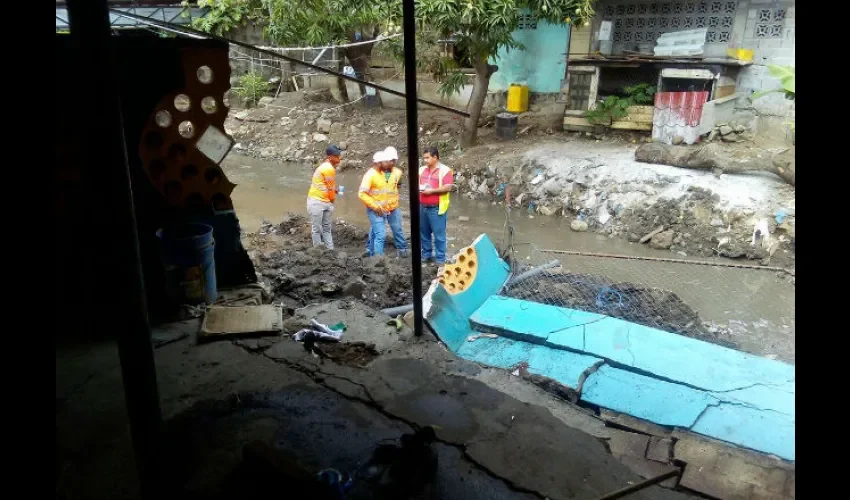 Casa colapsada en calle Negra en San Isidro