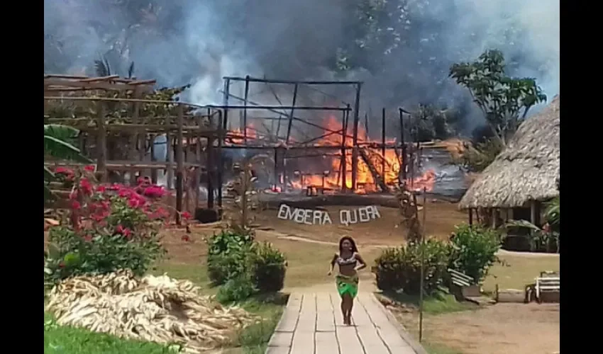 Incendio en comunidad de Emberá de Colón.