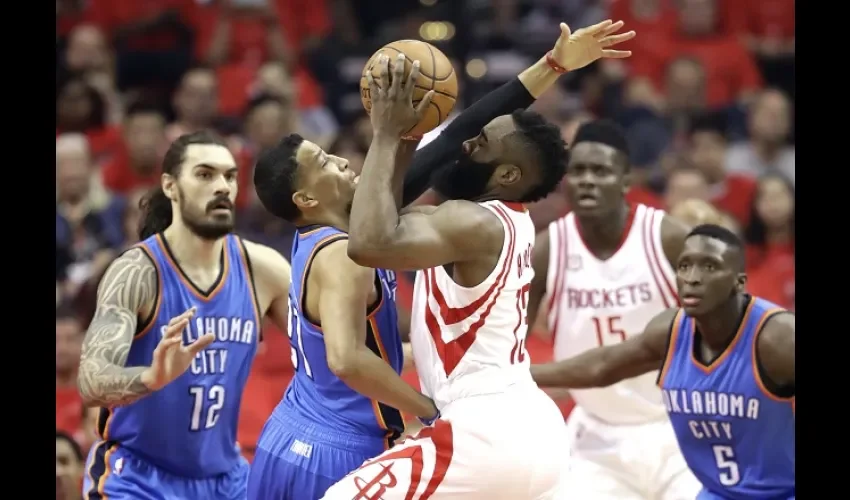 James Harden anotó 34 puntos. Foto/AP