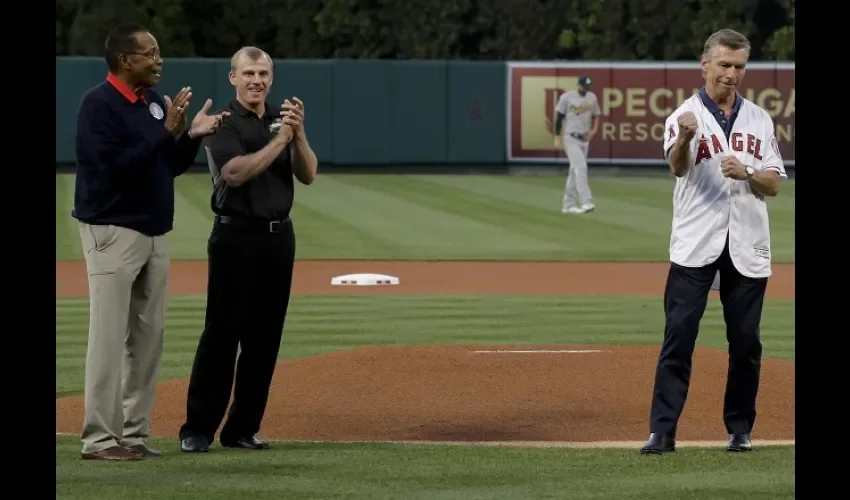 Rod Carew junto al padre de Konrad Reuland. Foto/AP