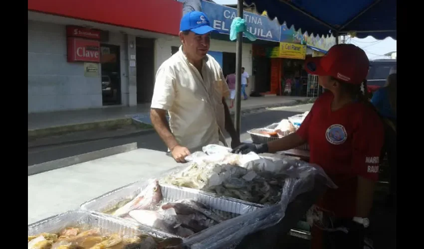 Venta de mariscos en parques La Bandera de Chitré y en Monagrillo