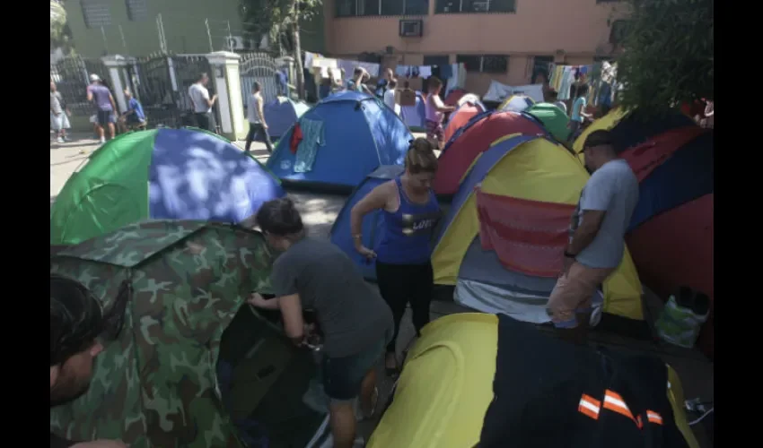 Migrantes irregulares cubanos en Cáritas Panamá