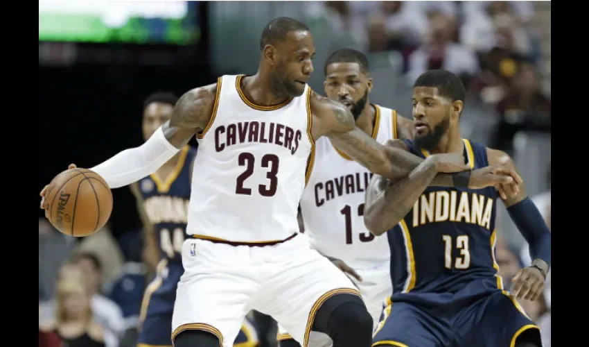 LeBron James no tuvo uno de sus mejores partidos, pero al final aportó al triunfo./ Foto AP