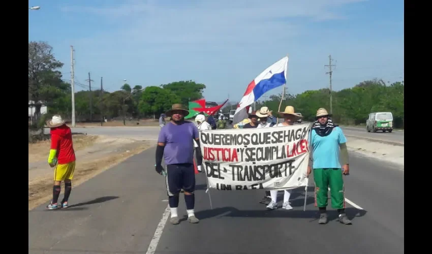 Taxistas chiricanos llegan a Coclé 