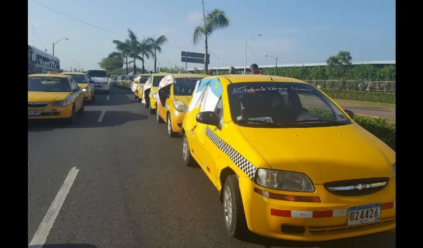 Taxistas en Colón protestan 