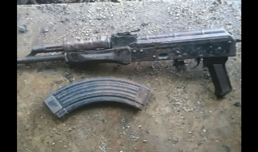 Arma AK 47 decomisada a colombiano en  Isla Parida