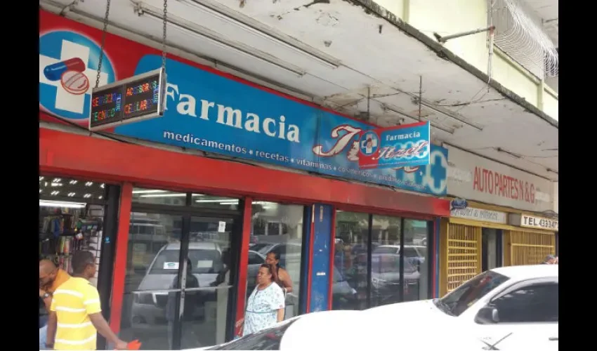 Asaltan farmacia Itzel de Colón
