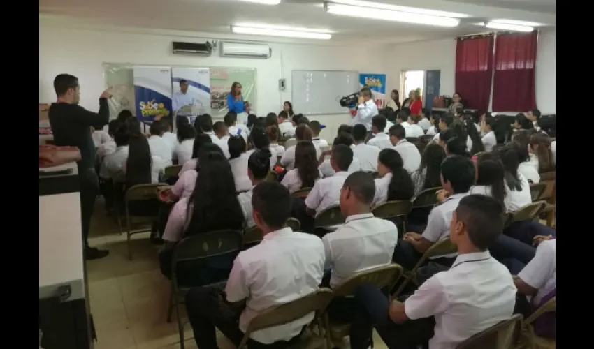 Camapaña del Instituto para la Formación y Aprovechamiento de Recursos Humanos