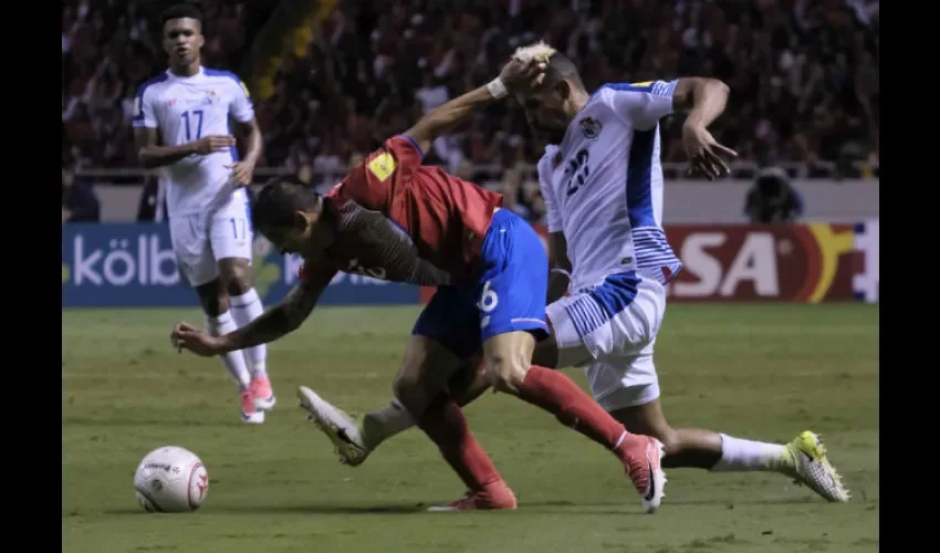 Acción de juego entre Panamá y Costa Rica./ Foto EFE