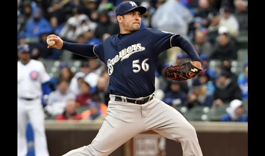 Espino forma parte del bullpen de los Cerveceros.