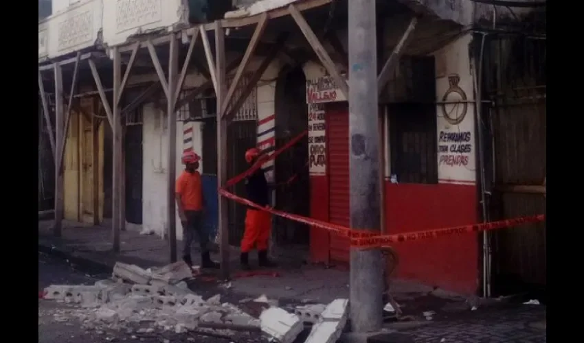 El balcón se desplomó en calle 11 - Amador Guerrero