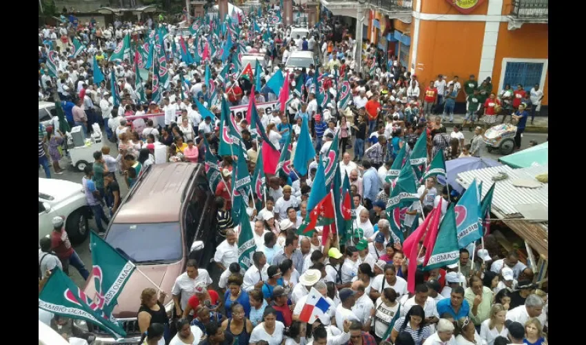 Marchan en apoyo de Ricardo Martinelli