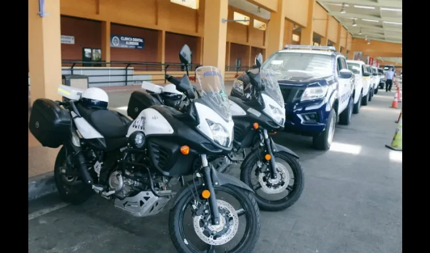 Attt dona carros a la policía 