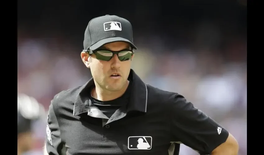 John Tumpane durante un juego de Grandes Ligas.  Foto/AP