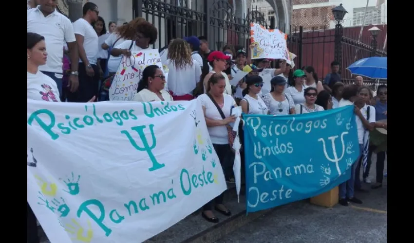Los psicólogos marcharon hacia el MEF  ubicado en Vía España